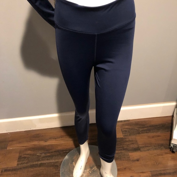 Super cute work out gear. Navy blue size large - Picture 6 of 8